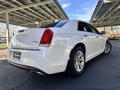 2016 Chrysler 300C   - Photo 27 - Vista, CA 92084