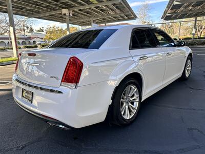 2016 Chrysler 300C   - Photo 21 - Vista, CA 92084