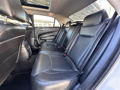 2016 Chrysler 300C   - Photo 18 - Vista, CA 92084