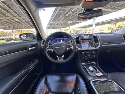 2016 Chrysler 300C   - Photo 14 - Vista, CA 92084