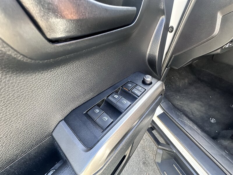 2018 Toyota Tacoma SR5 V6 - Photo 18 - Vista, CA 92084