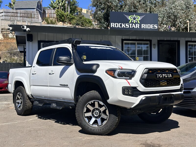2018 Toyota Tacoma SR5 V6 - Photo 9 - Vista, CA 92084