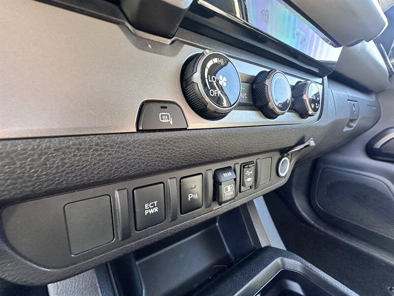 2018 Toyota Tacoma SR5 V6 - Photo 15 - Vista, CA 92084
