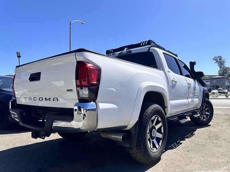 2018 Toyota Tacoma SR5 V6 - Photo 2 - Vista, CA 92084