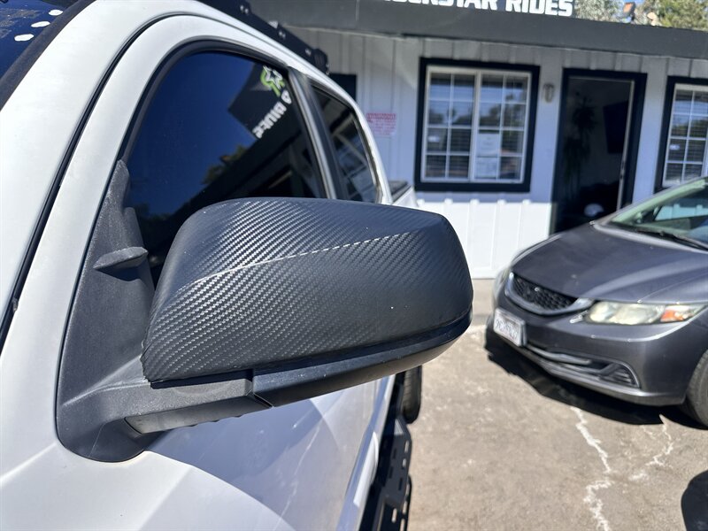 2018 Toyota Tacoma SR5 V6 - Photo 25 - Vista, CA 92084