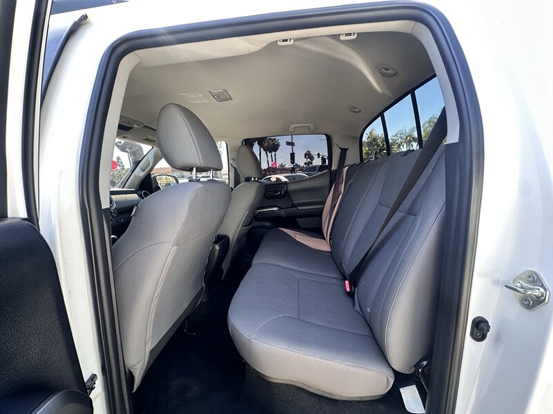 2018 Toyota Tacoma SR5 V6 - Photo 20 - Vista, CA 92084