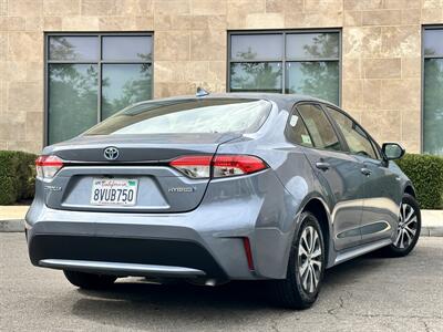 2021 Toyota Corolla Hybrid LE   - Photo 2 - Vista, CA 92084