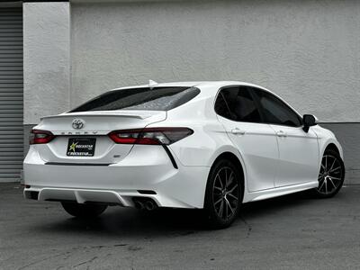 2021 Toyota Camry SE   - Photo 12 - Vista, CA 92084