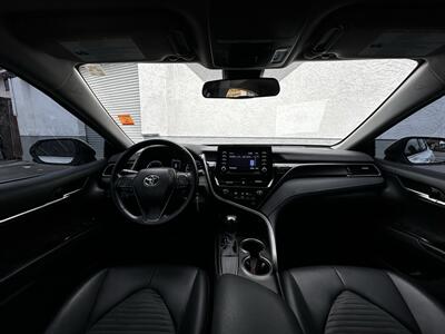 2021 Toyota Camry SE   - Photo 20 - Vista, CA 92084