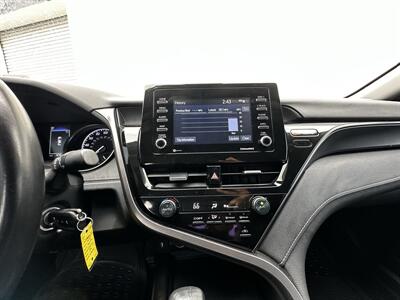 2021 Toyota Camry SE   - Photo 23 - Vista, CA 92084