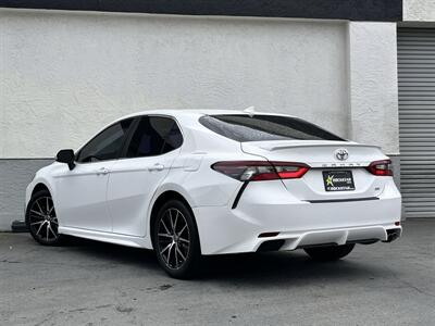 2021 Toyota Camry SE   - Photo 16 - Vista, CA 92084