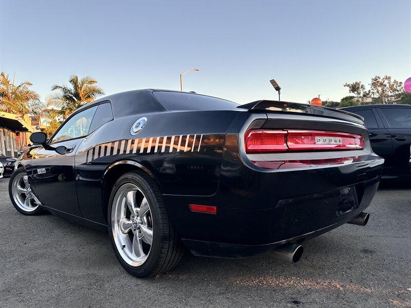 2010 Dodge Challenger R/T * HEMI V8 * 6 SPEED * LOWERED * RIMS * EXHAUST - Photo 4 - Vista, CA 92084