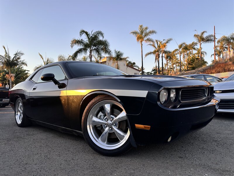 2010 Dodge Challenger R/T * HEMI V8 * 6 SPEED * LOWERED * RIMS * EXHAUST - Photo 3 - Vista, CA 92084