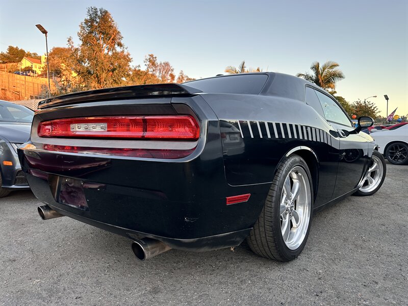 2010 Dodge Challenger R/T * HEMI V8 * 6 SPEED * LOWERED * RIMS * EXHAUST - Photo 2 - Vista, CA 92084