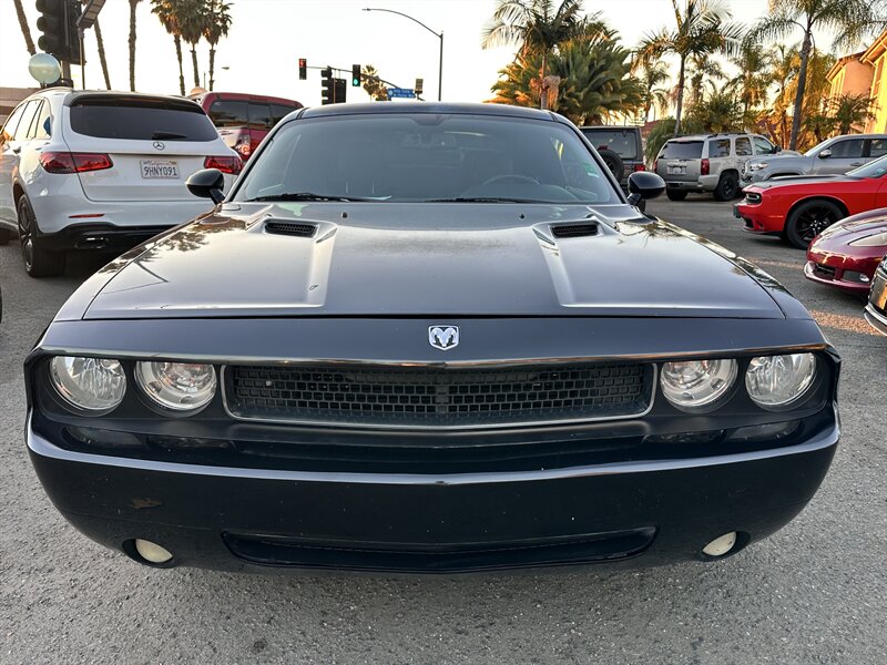 2010 Dodge Challenger R/T * HEMI V8 * 6 SPEED * LOWERED * RIMS * EXHAUST - Photo 5 - Vista, CA 92084