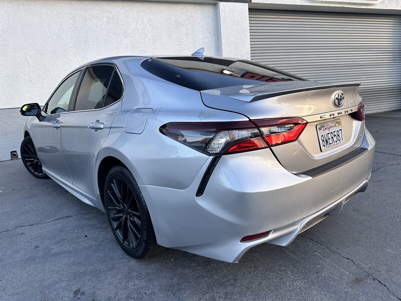 2021 Toyota Camry SE   - Photo 4 - Vista, CA 92084
