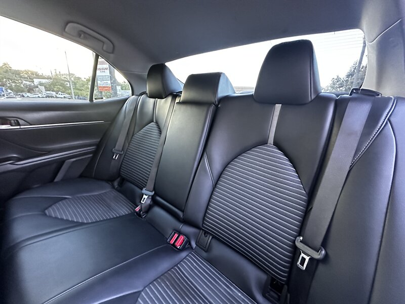 2021 Toyota Camry SE   - Photo 22 - Vista, CA 92084
