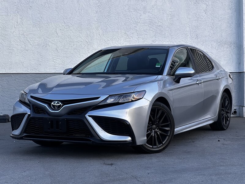 2021 Toyota Camry SE   - Photo 29 - Vista, CA 92084