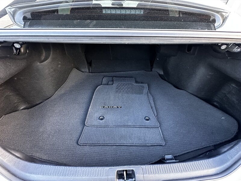 2021 Toyota Camry SE   - Photo 15 - Vista, CA 92084