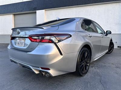 2021 Toyota Camry SE   - Photo 2 - Vista, CA 92084