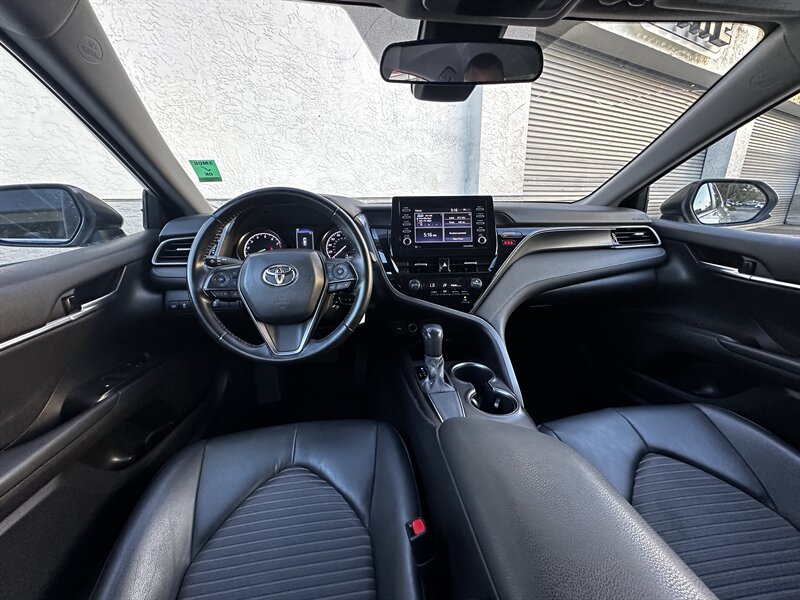 2021 Toyota Camry SE   - Photo 19 - Vista, CA 92084