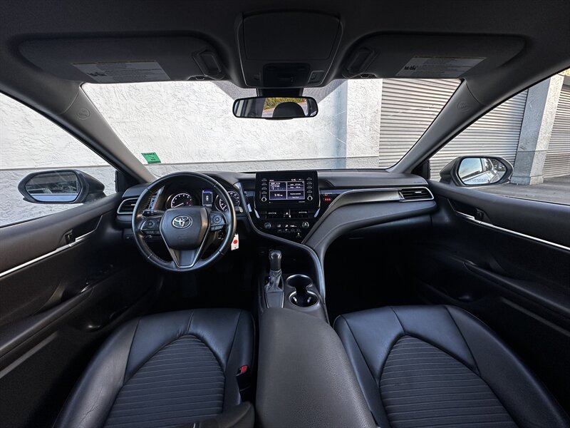 2021 Toyota Camry SE   - Photo 20 - Vista, CA 92084