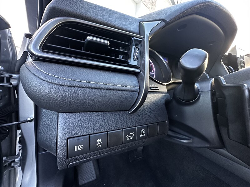 2021 Toyota Camry SE   - Photo 11 - Vista, CA 92084