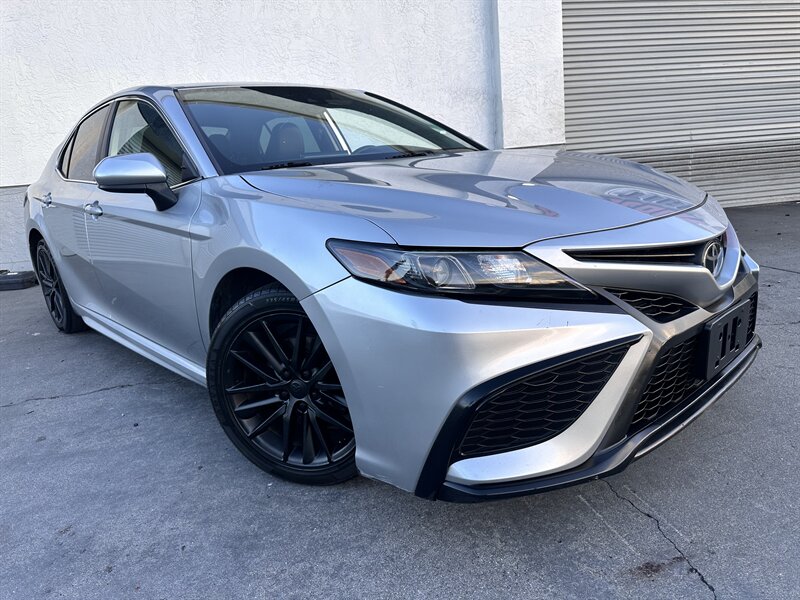 2021 Toyota Camry SE   - Photo 3 - Vista, CA 92084