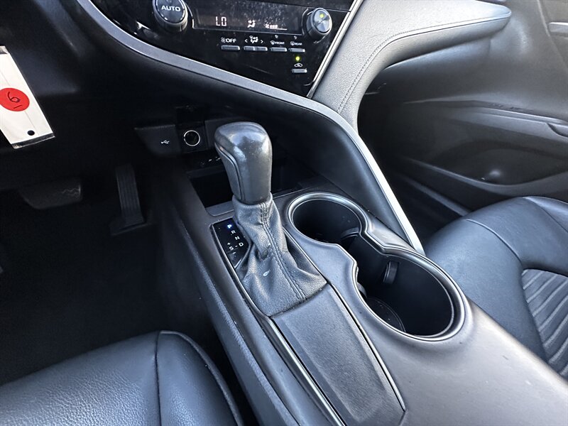 2021 Toyota Camry SE   - Photo 16 - Vista, CA 92084