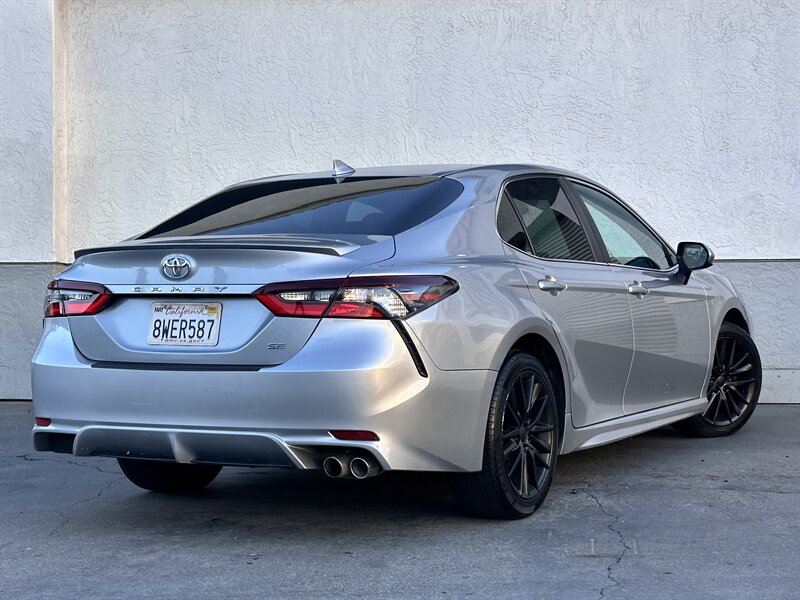 2021 Toyota Camry SE   - Photo 24 - Vista, CA 92084