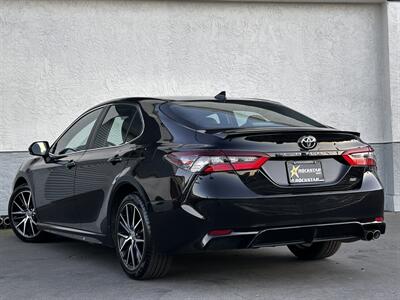 2022 Toyota Camry SE   - Photo 4 - Vista, CA 92084