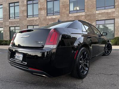 2019 Chrysler 300 Touring   - Photo 11 - Vista, CA 92084