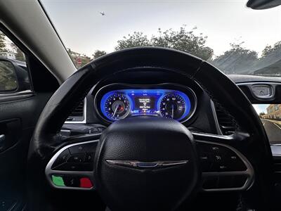 2019 Chrysler 300 Touring   - Photo 15 - Vista, CA 92084