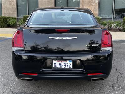 2019 Chrysler 300 Touring   - Photo 7 - Vista, CA 92084