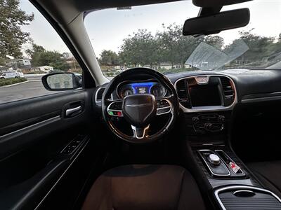 2019 Chrysler 300 Touring   - Photo 12 - Vista, CA 92084