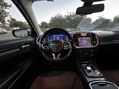 2019 Chrysler 300 Touring   - Photo 18 - Vista, CA 92084