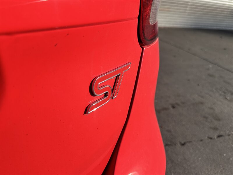 2016 Ford Focus ST - Photo 13 - Vista, CA 92084