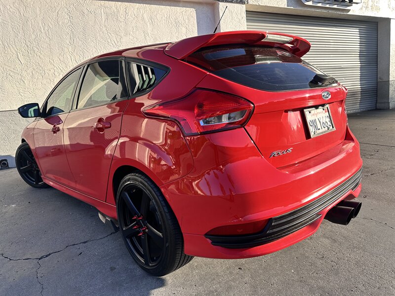 2016 Ford Focus ST - Photo 10 - Vista, CA 92084