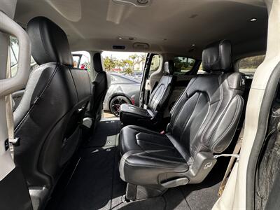 2022 Chrysler Pacifica Touring L   - Photo 15 - Vista, CA 92084