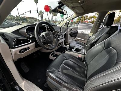 2022 Chrysler Pacifica Touring L   - Photo 16 - Vista, CA 92084