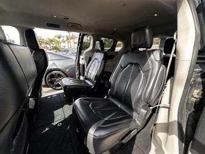 2022 Chrysler Pacifica Touring L   - Photo 14 - Vista, CA 92084