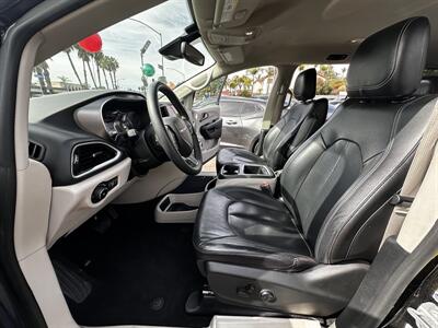 2022 Chrysler Pacifica Touring L   - Photo 17 - Vista, CA 92084