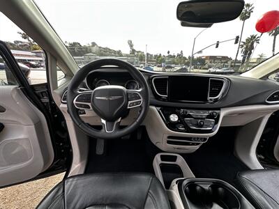 2022 Chrysler Pacifica Touring L   - Photo 12 - Vista, CA 92084