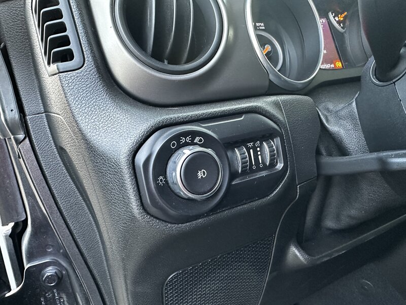 2018 Jeep Wrangler Sport   - Photo 11 - Vista, CA 92084