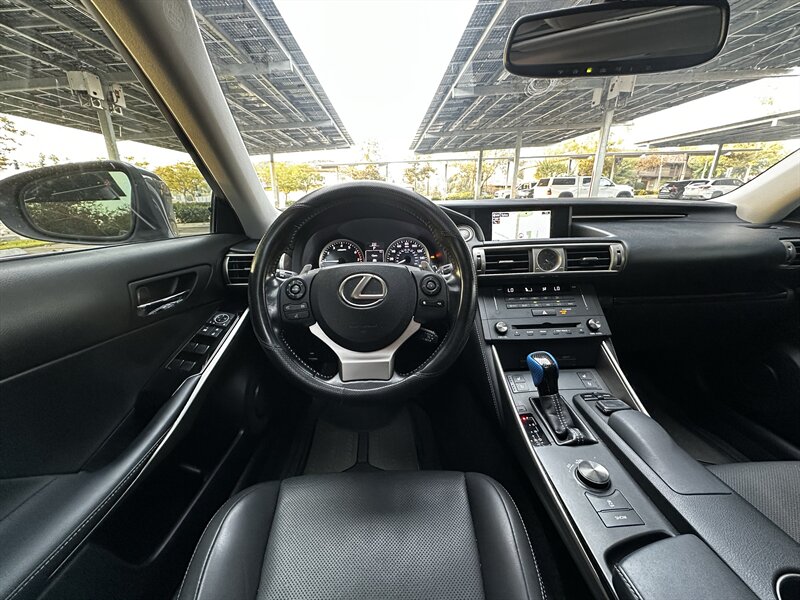 2016 Lexus IS 200t - Photo 31 - Vista, CA 92084