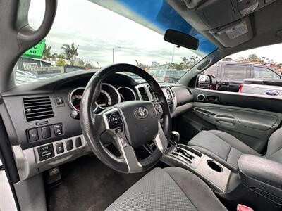 2015 Toyota Tacoma PreRunner V6   - Photo 12 - Vista, CA 92084