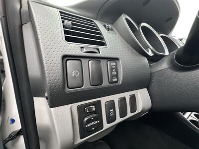 2015 Toyota Tacoma PreRunner V6   - Photo 9 - Vista, CA 92084