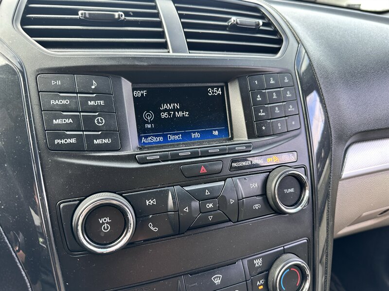 2019 Ford Explorer * LOW MILES * 4 CYLINDER * GAS SAVER * 7 SEATER * - Photo 16 - Vista, CA 92084
