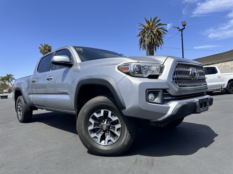 2017 Toyota Tacoma TRD Off-Road - Photo 3 - Vista, CA 92084