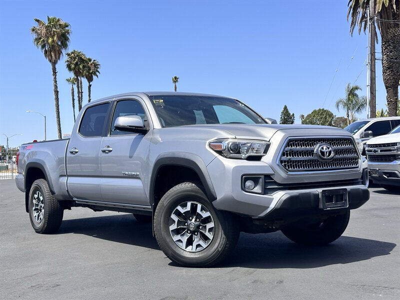 2017 Toyota Tacoma TRD Off-Road - Photo 2 - Vista, CA 92084